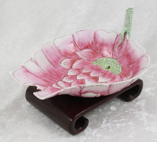 Chinese Porcelain Lotus Flower Water Dropper